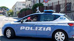 Auto di lusso rubata intercettata in A1: targhe e carta di circolazione contraffatte. Straniero fermato dalla Polizia