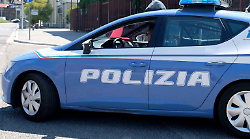 Ruba profumi da Zara, scappa ed ha un corpo a corpo con l'addetto alla vigilanza: arrestato