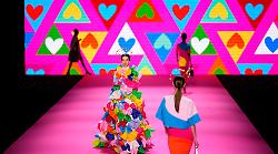 Il mondo del lusso volta pagina, il 2026 anno della ripresa. La sfida di Prada-Versace al centro del nuovo ciclo