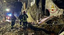 La casa distrutta dall'esplosione: le drammatiche immagini dei vigili del fuoco. Il video