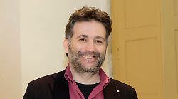 Rigoletto al teatro Petrarca: doppio appuntamento con Mario Cassi e la produzione de Le Stanze dell'Opera