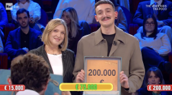 Affari tuoi, la scelta di cuore e da pap&agrave; di Alessio: accetta 75 mila euro e ne perde 200 mila. Ma il vero premio &egrave; il piccolo Cesare