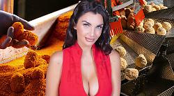 Elettra Lamborghini tra pinse, focacce, coltelli e friggitrici. Boss in incognito nel mondo di Frittoking