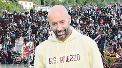 La carica dei 500: tifosi pronti a trascinare l'Arezzo contro il Guidonia. Bucchi vuole la rivincita