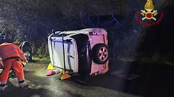 Incidente a San Zeno, auto su un fianco. Ferito il conducente