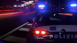 Ladro in fuga ferito da un colpo di pistola esploso dalla polizia. Inseguimento in A1, speronamento e corsa al buio nei campi