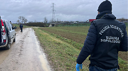 Ladro ferito dal poliziotto, sopralluogo degli inquirenti nel punto della sparatoria vicino all'A1 per ricostruire la dinamica