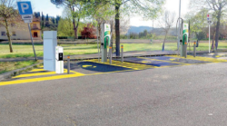 Arezzo, sempre pi&ugrave; colonnine per le auto elettriche. Approvato il progetto per 8 nuovi stalli, il piano complessivo prevede 60 impianti doppi