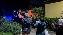 E' un albanese quarantenne con precedenti il ladro morto dissanguato mentre scappava dopo il furto in abitazione. Il punto