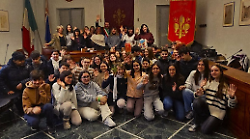 Studenti spagnoli a Foiano della Chiana tra Carnevale, scambi culturali e amicizia. Il sindaco Franci: "Esperienze dal valore straordinario"