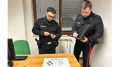 "Suo figlio ha investito due persone": finti carabinieri truffano un anziano ma vengono arrestati con la refurtiva