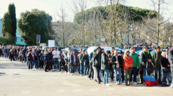 Arezzo, Mercato delle pulci: oggi giornata clou. Edizione record: 600 banchi e 200 nuovi espositori.