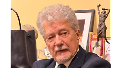 La corsa di Beppe Sugar Angiolini a sindaco. Ghinelli: "Stupito e ammirato. A sua disposizione per i consigli". Tanti: "Grande considerazione". Il Pd tace