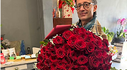 Regala 80 rose rosse alla mamma che compie 80 anni