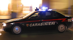 Buco nel muro dell'azienda per rubare l'oro: banditi in fuga con 50 mila euro di semilavorati