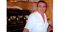 Addio a Benito barista storico, con lui il caff&egrave; era un rito nel cuore della citt&agrave;. Ultimo saluto in duomo