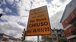 Bollette rateizzate, lavoro calato del 90% e segnaletica che inganna: rabbia in via Fiorentina