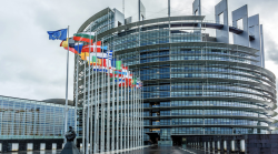 Lavoro, l'Ue assume. Il posto da favola: stipendi fino a 21 mila euro al mese. Concorso per 1.500 nuovi funzionari