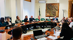 Furti nelle aziende orafe, vertice in Prefettura ad Arezzo: controlli rafforzati e un tavolo di confronto stabile per il distretto