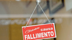 La strage dei negozi: in un anno 17 mila chiusure. E a Cortona il Pd attacca il sindaco: "Cosa fa l'Amministrazione?"