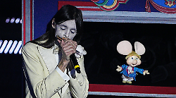 Stasera a letto tardi, i bambini protagonisti in tv. Tra gli ospiti c'&egrave; anche Topo Gigio. Le anticipazioni