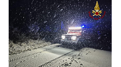Neve, auto resta bloccata: ragazza viene recuperata dai vigili del fuoco nella notte sulla Consuma