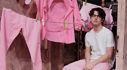 Il ragazzo dai pantaloni rosa al Lyrick di Assisi: il jukebox musical che parla ai giovani