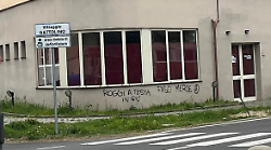Scritte spray contro il presidente di Arezzo Casa, vicinanza e sdegno di Nisini (Lega). Roggi: "Proseguo nel mio impegno"