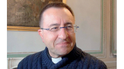 Il vescovo messaggio di Migliavacca: "Sia una Pasqua di pace, dialogo e impegno". La guerra, il dialogo tra religioni e i clochard