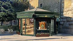 Arezzo, cos&igrave; rivive l'edicola dei Bastioni: profumi e riviste di settore