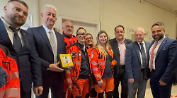 Defibrillatore donato alla Croce Bianca dopo l'incendio che ha distrutto l'ambulanza