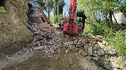 Casa esplosa, strage sfiorata: macerie rimosse dai vigili del fuoco per individuare il punto della fuga di gpl