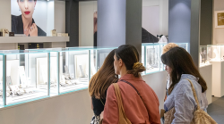 Oroarezzo, conto alla rovescia: le nuove strategie e il futuro della filiera. Ecco i piani per il settore orafo