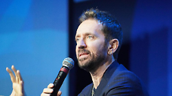 Naturalmente Scanzi. Ecco i personaggi che intervister&agrave; in Casentino. Incontri, parole e pianoforte