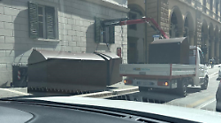 Arezzo, via i cassonetti della discordia. Saranno riposizionati altrove