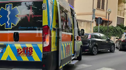 Auto investe una donna in piazza a Camucia: trasportata a Siena in codice 3