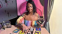 Le streghe sul web, da Etsy a TikTok: chi sono e come influenzano la cultura popolare di oggi