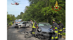 Auto ridotte come rottami, poteva davvero essere una strage. Due persone ferite