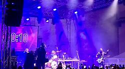 Il saluto al 2026 in Piazza della Libert&agrave; tra freddo, folla, auguri e musica. Video