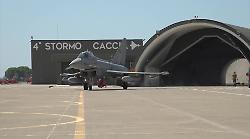 Il volo supersonico del caccia che ha generato il boom: ecco lo spettacolare video dell'Eurofighter in cielo