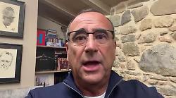 Carlo Conti manda il suo saluto al piccolo pianista che ha ricevuto il San Michele d'oro e un pianoforte in regalo