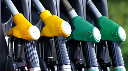 Caccia ai furbetti del carburante, controlli della Guardia di Finanza contro le speculazioni dopo il decreto sulle accise
