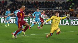 La Roma piega il Cagliari: doppietta di Malen e Juve agganciata