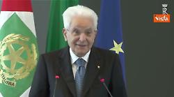 Mattarella: "Non pu&ograve; esserci pace duratura senza salari equi"
