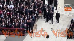 Meloni e Tajani parlano a San Pietro prima della Messa di insediamento di Papa Leone