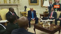 Musk fissa Presidente Sudafrica nello Studio Ovale mentre Trump lo attacca su "genocidio bianchi"