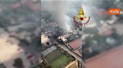 Esplode un distributore a Roma, l'incendio visto dall'elicottero dei Vigili del Fuoco