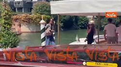 Venezia 82, Lorena Rae arriva al Lido per la Mostra del Cinema