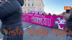 "Giulietta non temere", il canto transfemminista delle attiviste al corteo di Roma