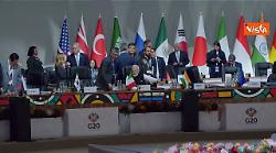 Meloni al G20, la calorosa stretta di mano con il premier indiano Modi a Johannesburg